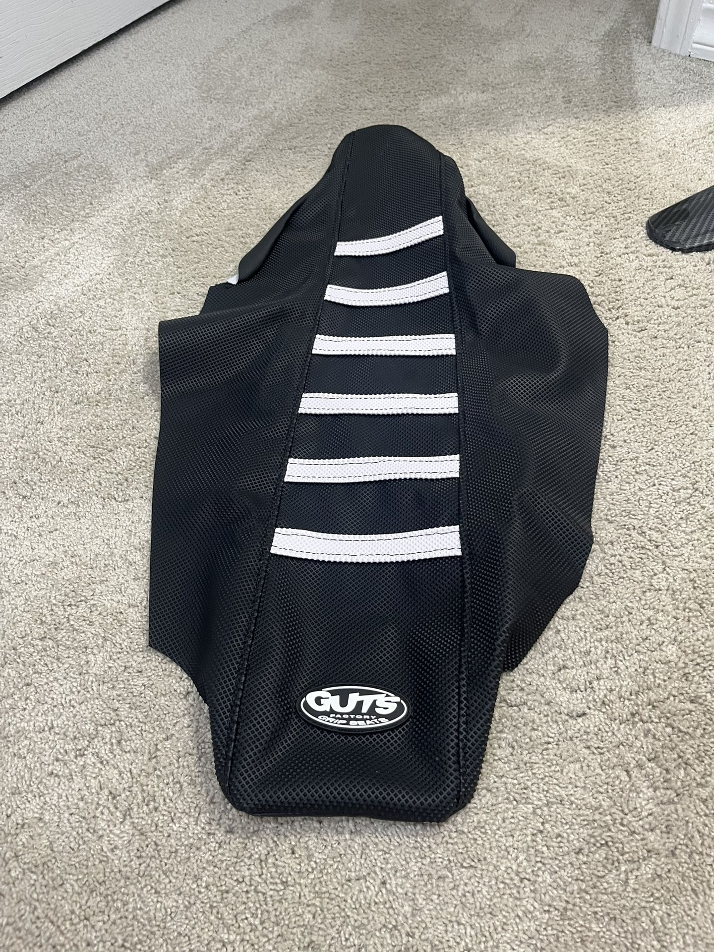 Black guts seat cover, white ribs