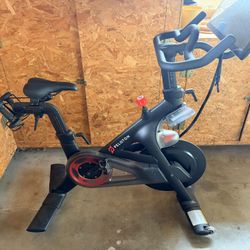 AWESOME PELOTON •••