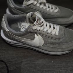 Nike Sacai Size 9.         50.00 Firm