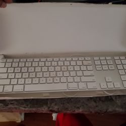 Apple Keyboard 