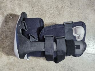 Medium walking boot.
