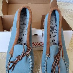 NEW Amimoc Genuine Suede Moccasins Size 9/10