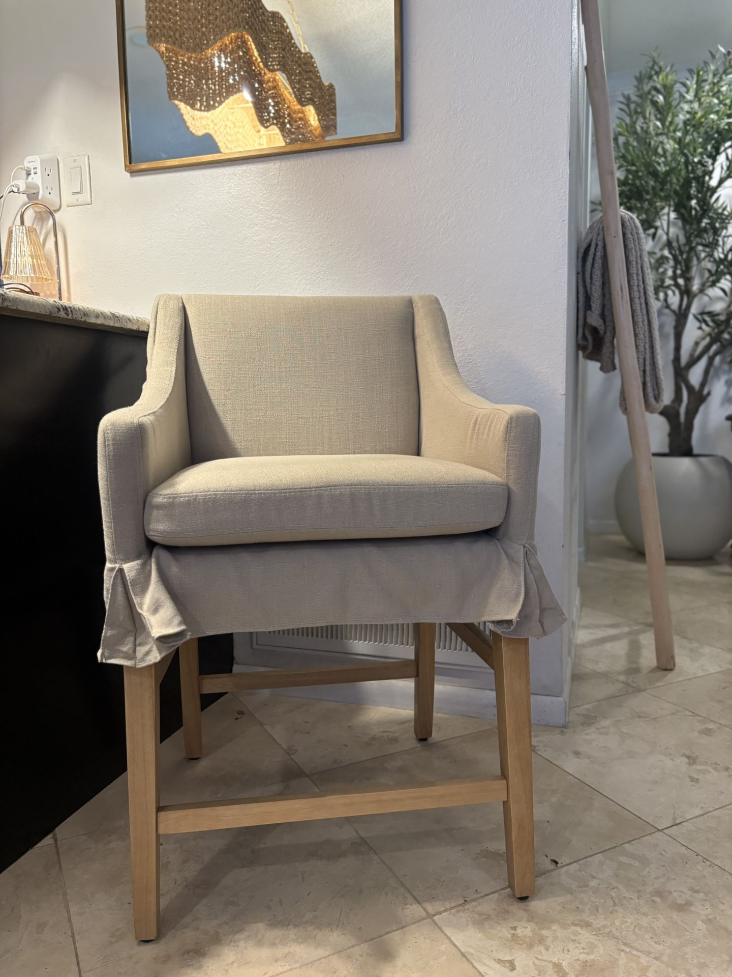 3 slipcover stools