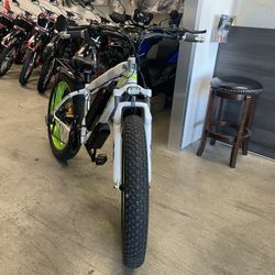 New Lithium Bicycle, Electric On Sale At Turbopowersports.Com. 35 MPH. 60 Miles Per Charged  