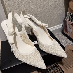 STEVE MADDEN WHITE PUMPS 7.5
