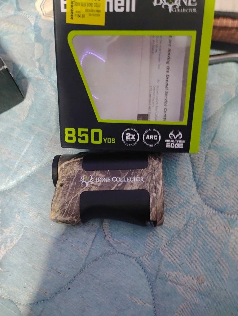 Bushnell BoneCollector 850 Laser Rangefinder, Hunting Laser Range Finder in Realtree Edge Camo