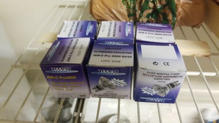 Halogen Lightbulbs (6 units) brand new