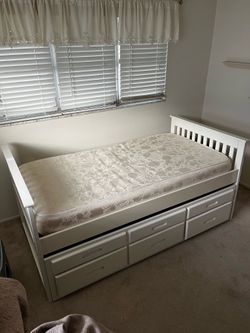 Wood Trundle Bed