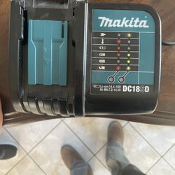 Makita Charger 