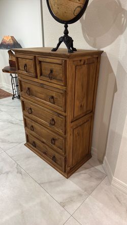 Headboard, footboard, chest of drawers, lamps, chairs, dining room table Headboard, footboard, chest of drawers, lamps, chairs, dining room table