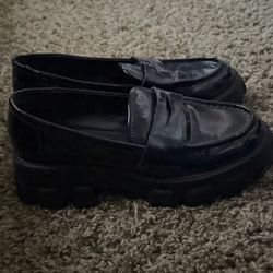 Black thrifted loafers women’s size 9 / 8,5 fit