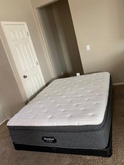 QUEEN BEAUTYREST MATTRESS AND FREE BOX SPRING