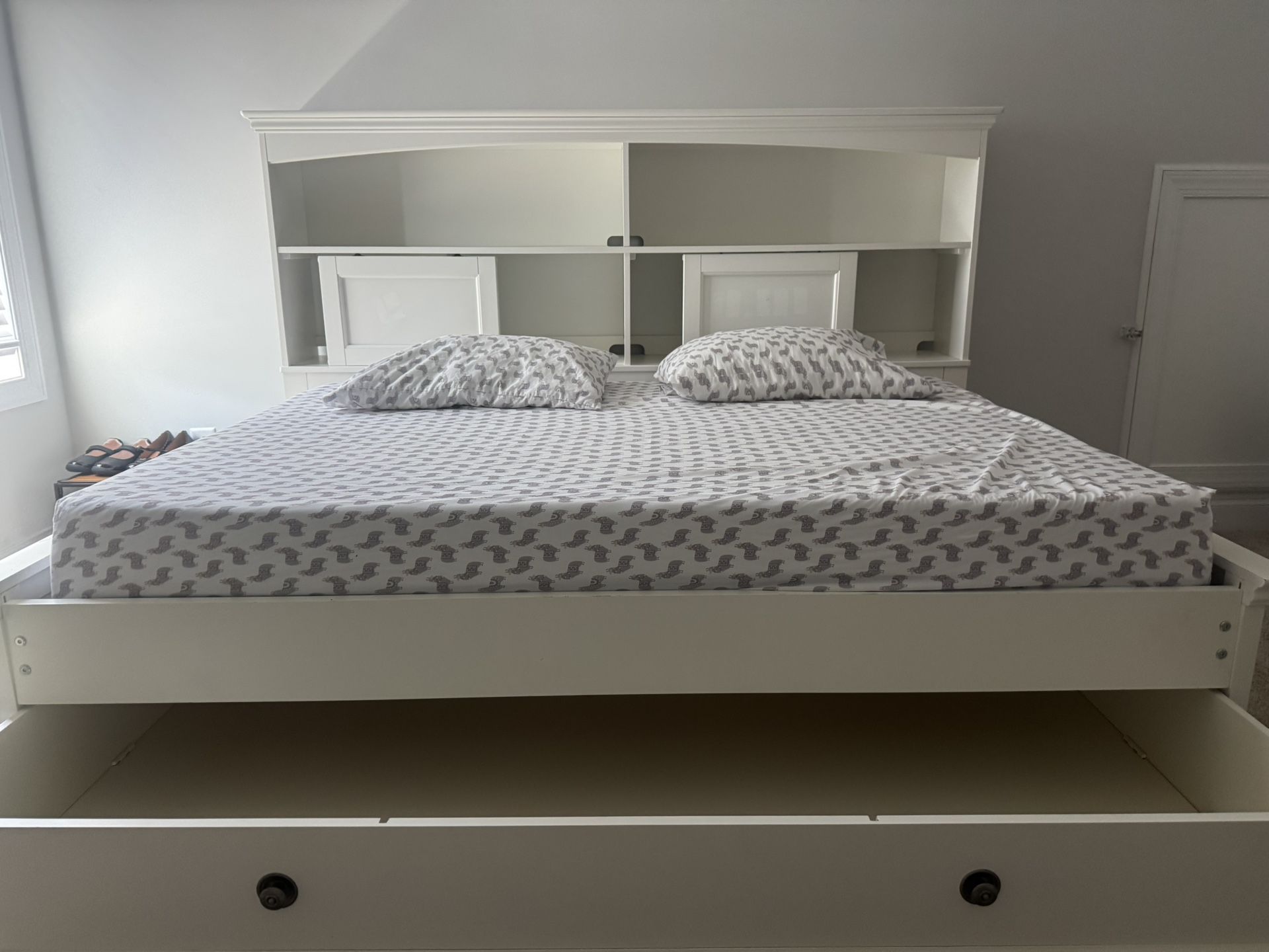 White Queen & double Bed