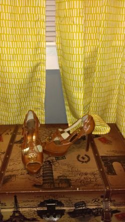 Michael kors heels( good condition)