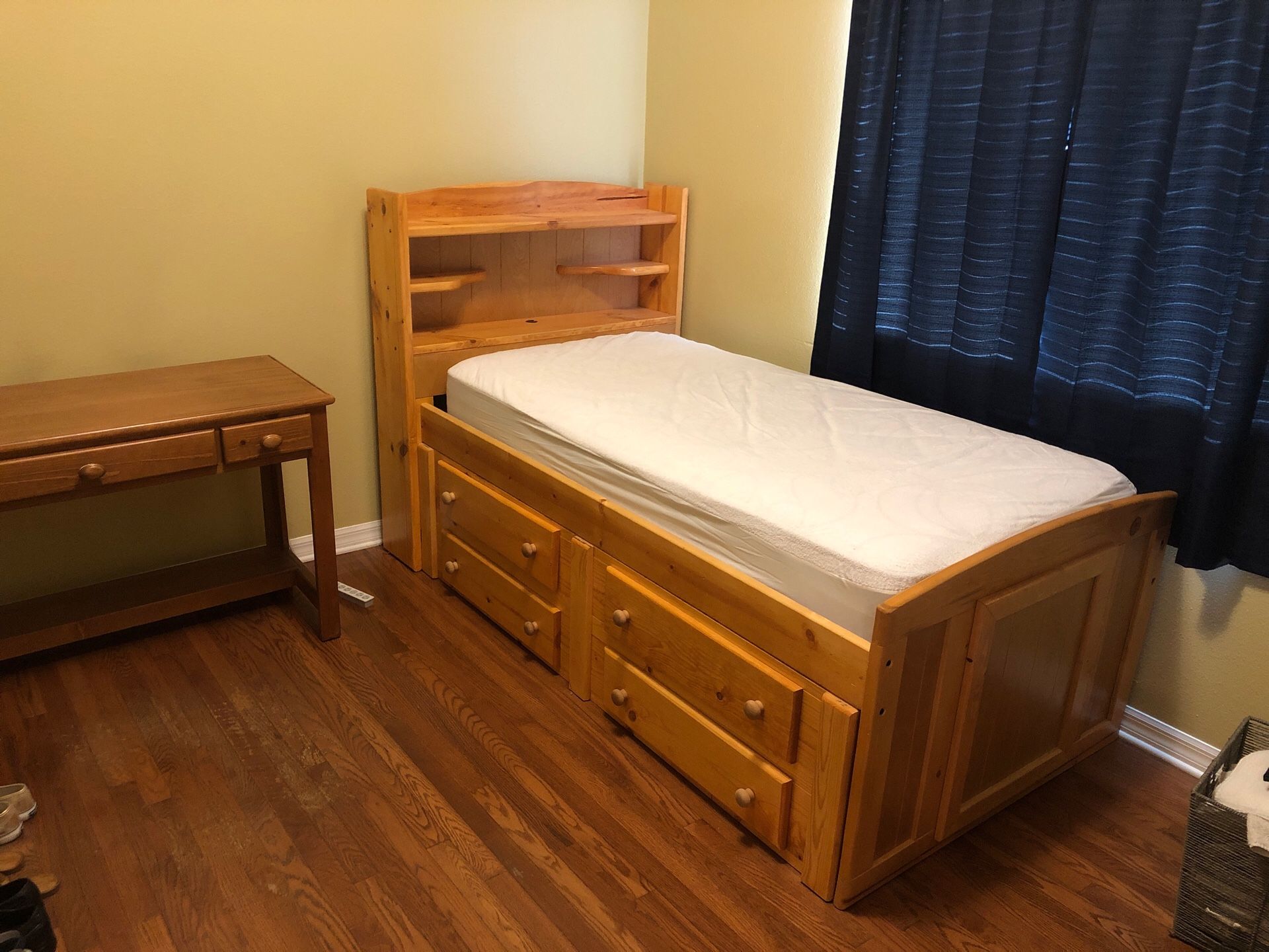 Twin bed which mattress