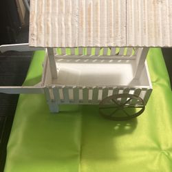 Brand NEW WAGON PLANTER BASKET