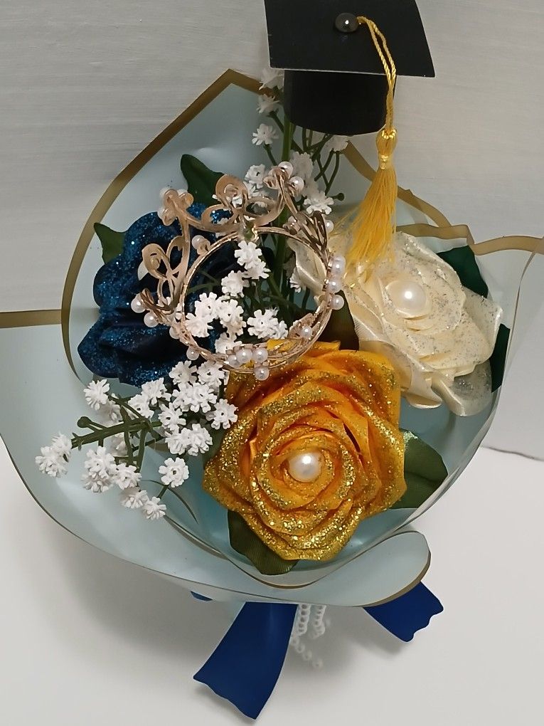 Bouquet Of 3 Glitter Eternal Roses, Crown, Birrete, And Bow Deco