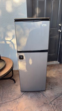 Magic chef mini fridge