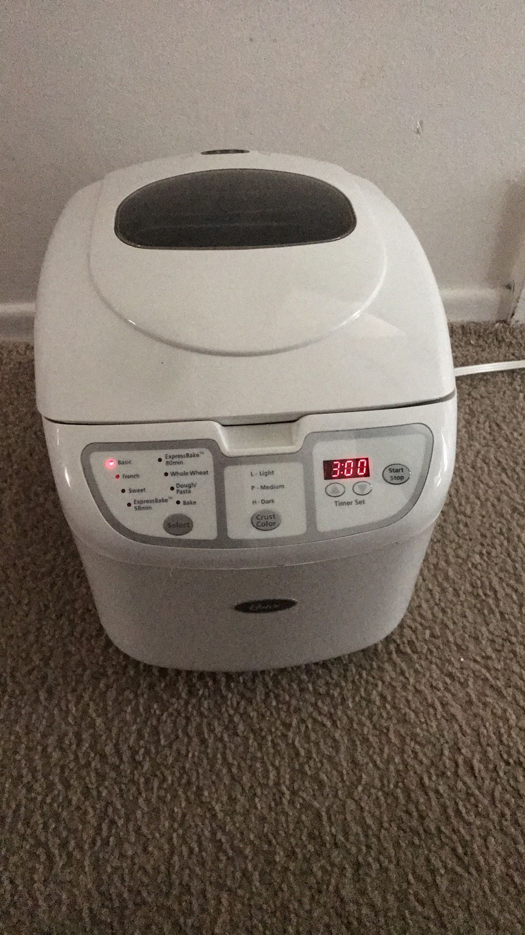 2 Express bake settings, 58 & 80 minute settings Versatile - makes 1, 1 1/2 $ 2 pound loaves 13 hour delay bake timer 3 crust settings - light, medium