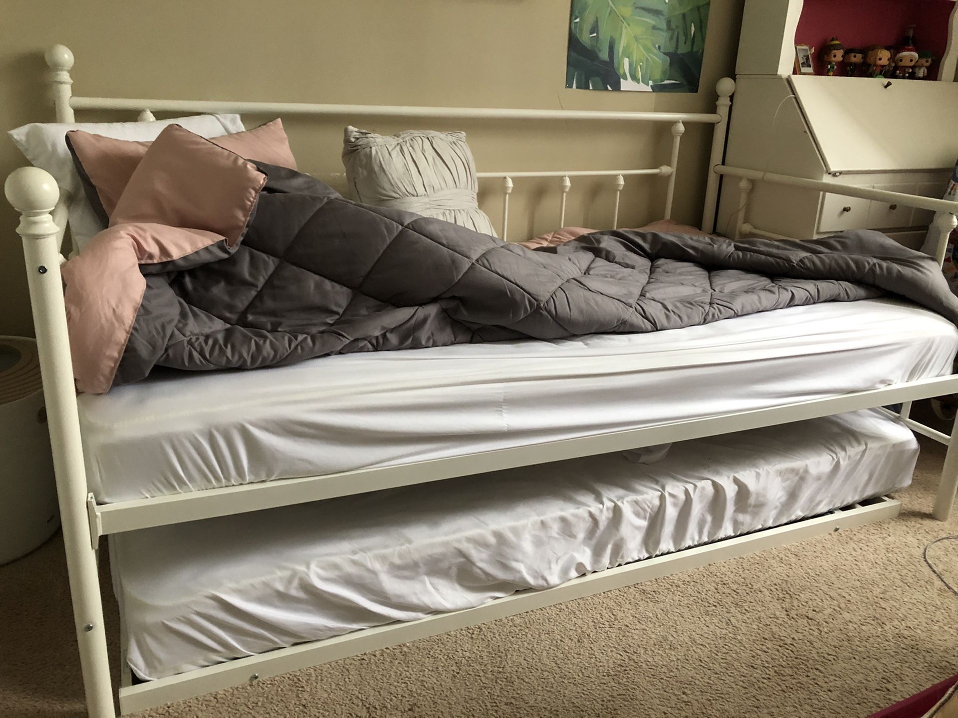 White Metal Day Bed w/ 2 Twin Mattresses for Sale in Coconut Creek, FL