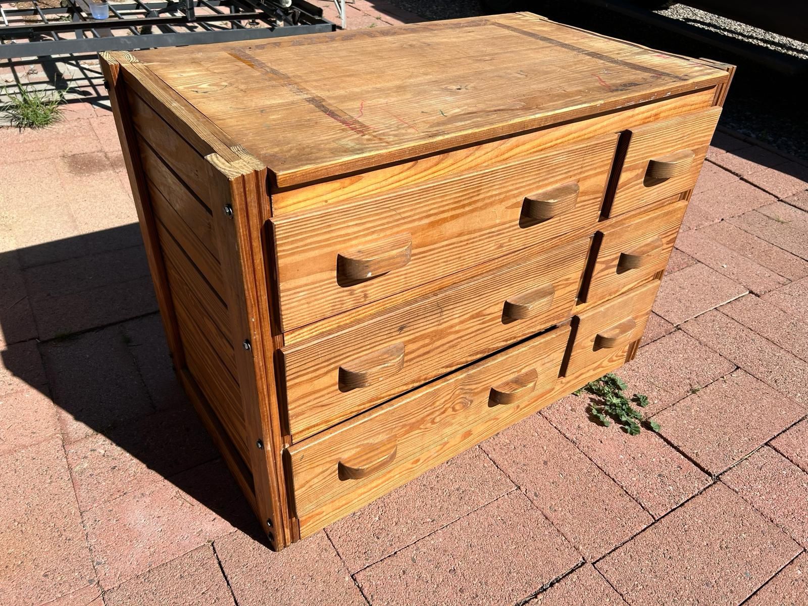 WOOD DRESSER