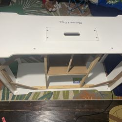 Melissa & Doug Table