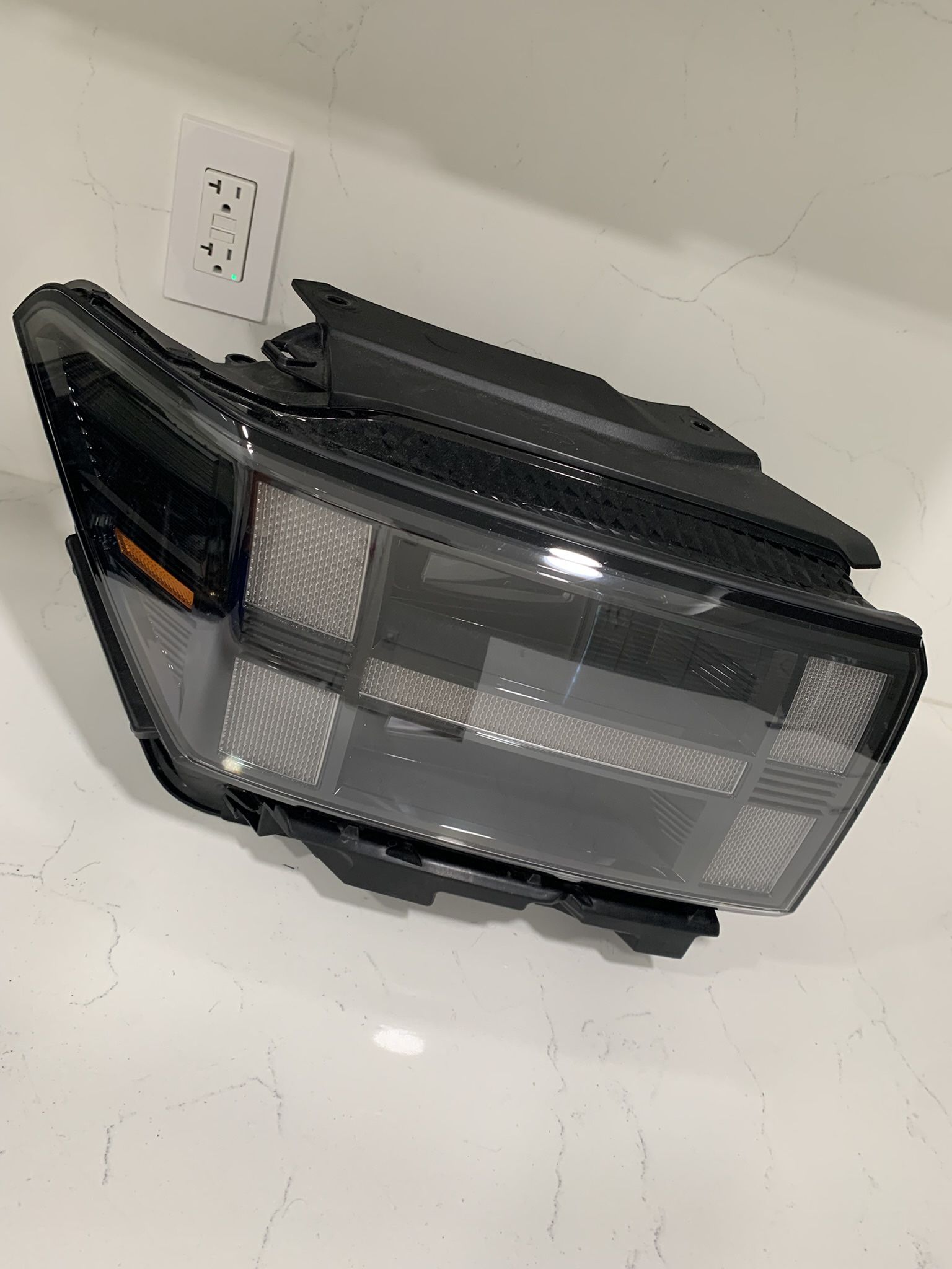 HYUNDAI SANTA FE ORIGINAL OEM RIGHT PASSENGER LED HEADLIGHT ASSEMBLY 2024/2025