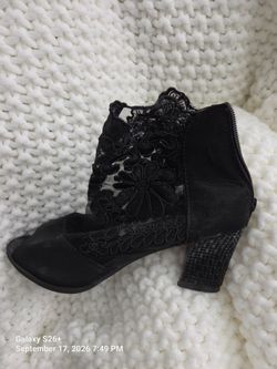 Black Lace Floral Ankle Boot with Block Heel size 6.1/2