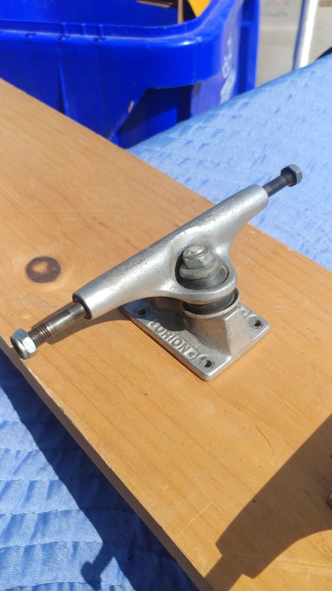 Orion skateboard trucks