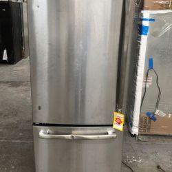 GE Refrigerator JW