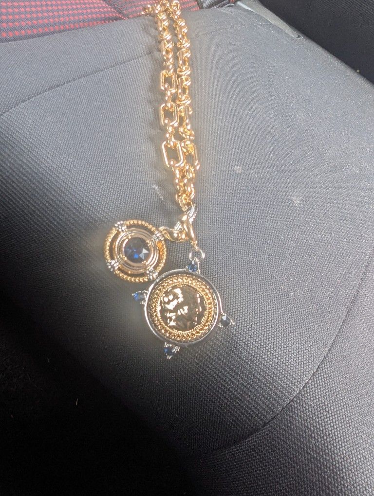 White House Black Market Necklace :)