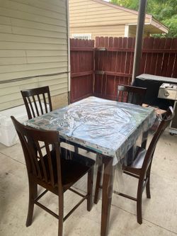 Table with 6 chairs