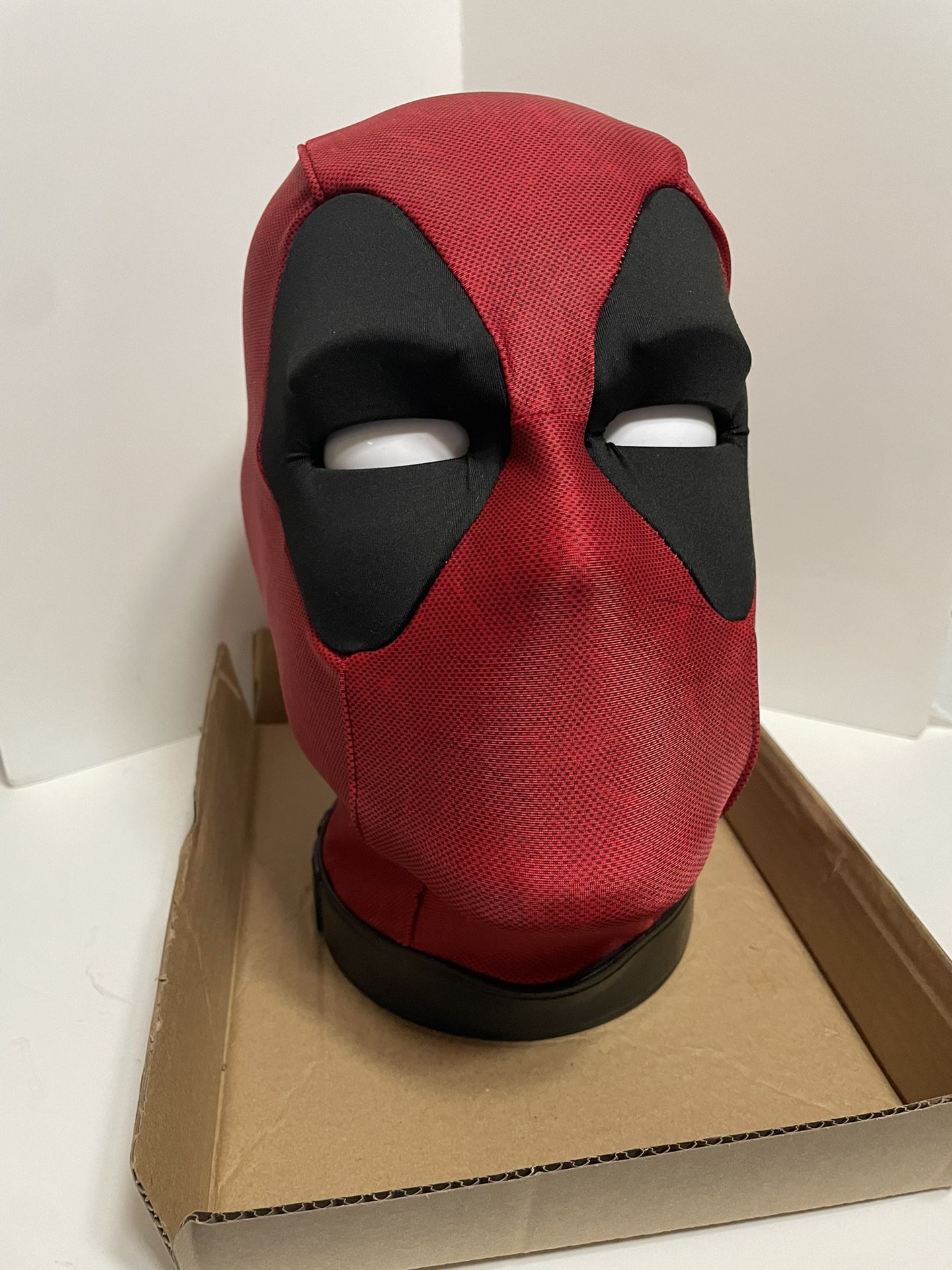 Marvel Legends Deadpools Head: Moving Talking Electronic Collectible SFX/Phrases