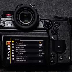 Panasonic S1H, paired with Panasonic 20-60 lens.
