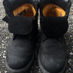 •BLACK TIMBERLAND BOOTS•