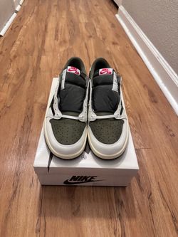 Travis Scott Jordan 1 low medium olive 🫒 size 12 with proof of purchase. Meet up only.