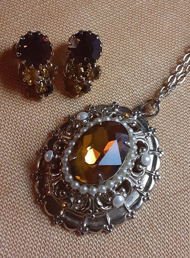 c1955 Coro Pendant Necklace & Earrings