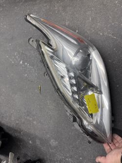 12-15 Toyota Prius Left Headlight