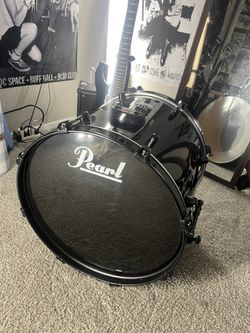 Pearl FZH Forum series jet black drum set
