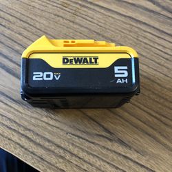 5.0 De-WALT BATTERY 