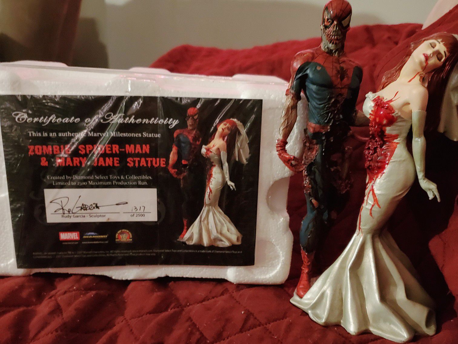 Zombie Spiderman and Mary Jane Statue Marvel Milestones