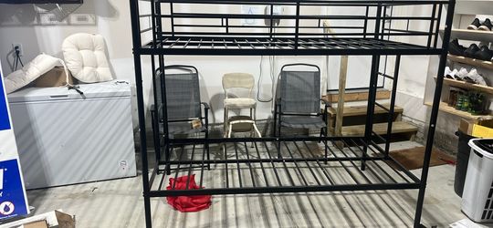 Metal bunk bed