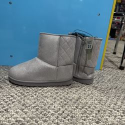 new- girls boots size 2/3 