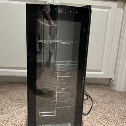 Frigidaire beverage cooler/ mini fridge 