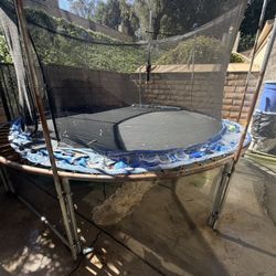 10ft Trampoline. FREEEE 
