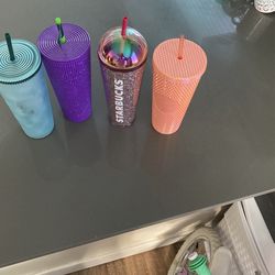Starbucks Cups ! 