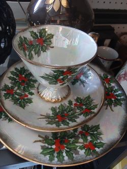 Iridescent Holly Berry Christmas Dish Set