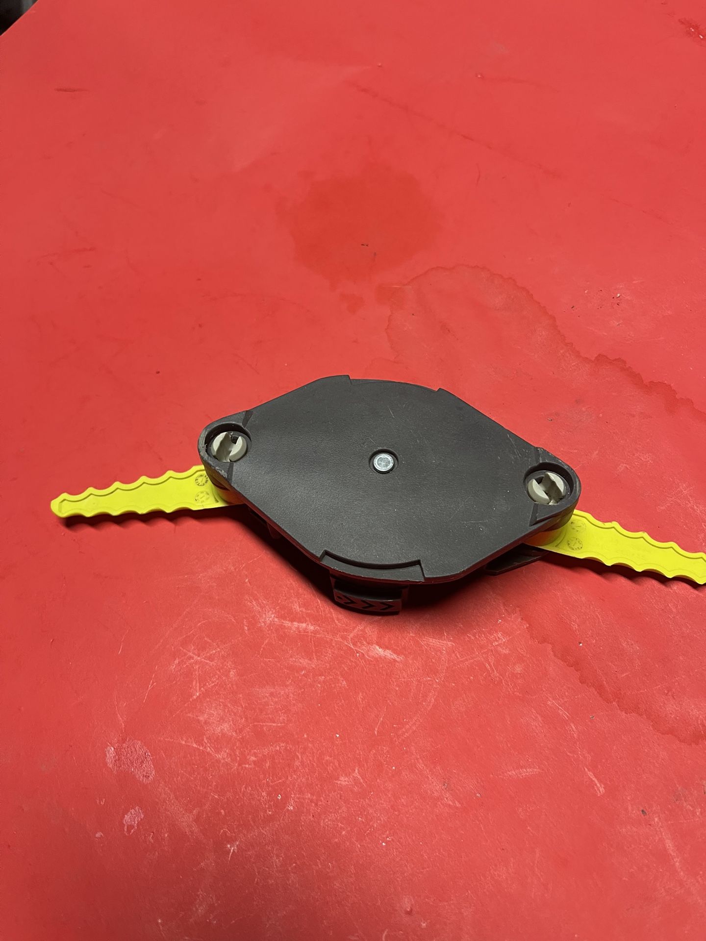 RYOBI 2-in-1 Pivoting Fixed Line and Bladed Head