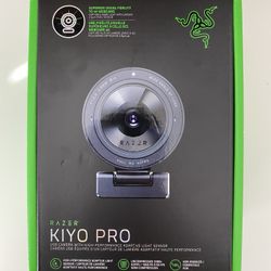 Razer Kiyo Pro Webcam for Gaming, Videos Calls, Streaming Full HD 1080 60FPS - USB Camera