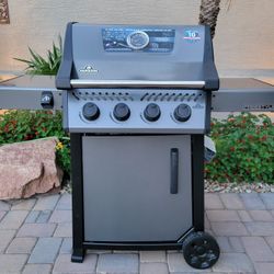 NAPOLEON Freestyle 425 4-Burner Natural Gas Grill in Graphite Grey.